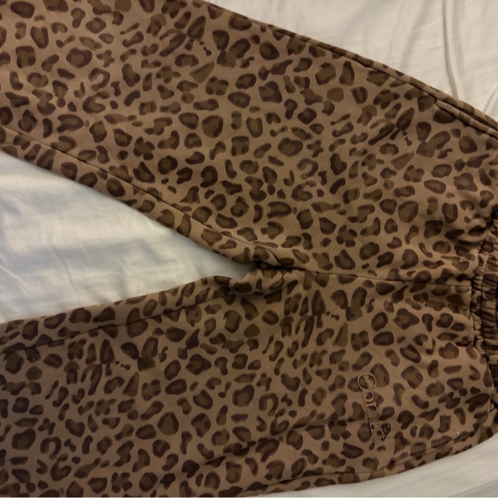 Comfrt Unisex Leopard Print Pants size medium